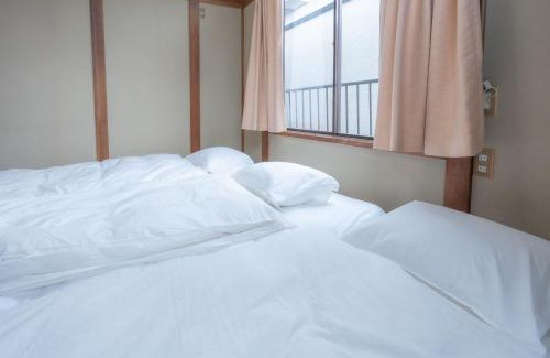 Kamitakada Apartamento | Kamitagata House in Nakano Sleeps 7Just Steps from Araiyakushi-Mae Station