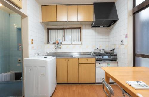 Kamitakada Apartamento | Kamitagata House in Nakano Sleeps 7Just Steps from Araiyakushi-Mae Station