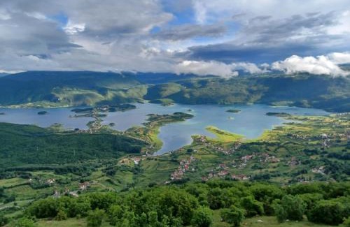 Herzegovina-Neretva Canton Otro | Kamp Markešić