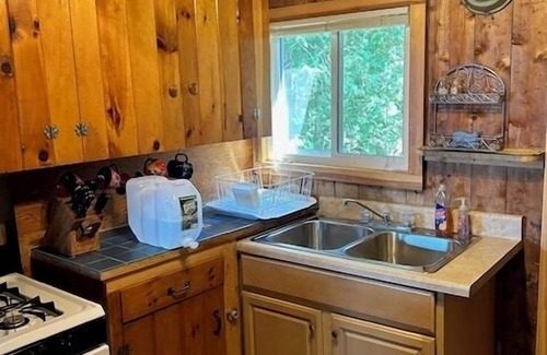 Ellsworth Cabina | Kamp Tahoe Cabin sitting on Branch Lake near Acadia National Park & Bar Harbor