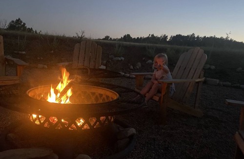 Hot Springs Cabina | Kamryn`s Kottage on a cozy quiet Mesa