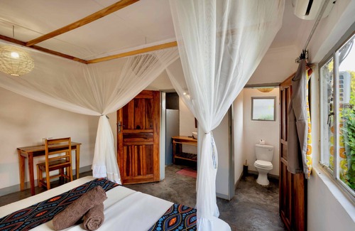 Livingstone Cabina | Kamunjila Lodge