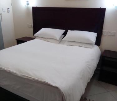 Palapye Cama Y Desayuno | Kandjo's Bed and Breakfast