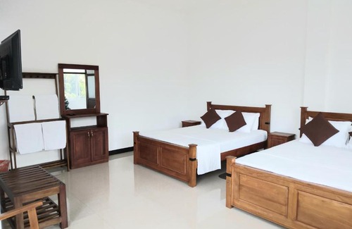 Kandy Cabina | Kandy Lake Edge