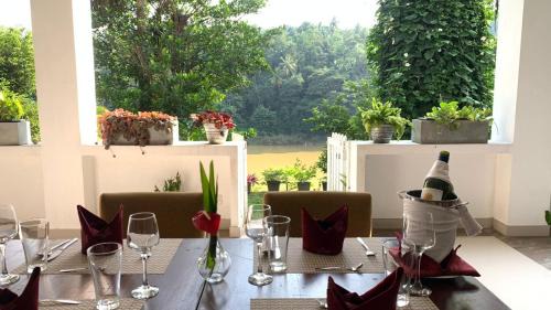 Tennekumbura Complejo | Kandy Rivers Edge Nature Resort