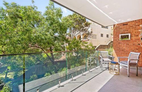 Manly Apartamento | 'Kangaroo Corner' Coastal Charm & Midcentury Flair