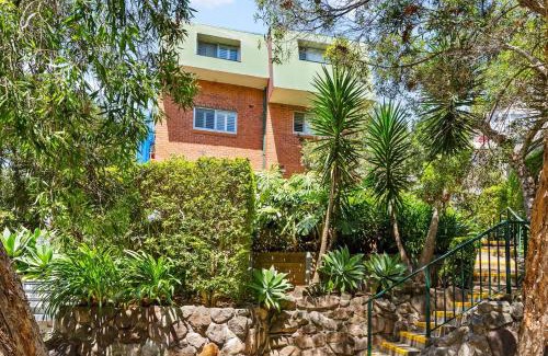 Manly Apartamento | 'Kangaroo Corner' Coastal Charm & Midcentury Flair