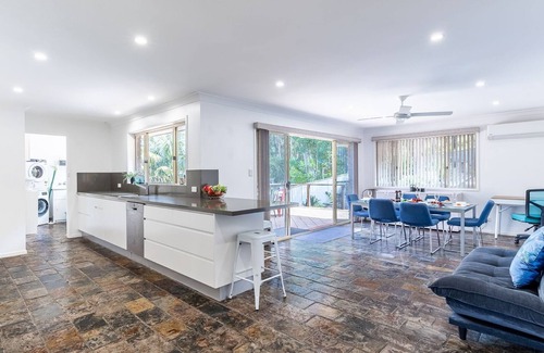 Salamander Bay Casa | Kanimbla House 15 Kanimbla Dr - air con, WiFi and pet friendly