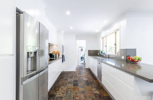 Salamander Bay Casa | Kanimbla House 15 Kanimbla Dr - air con, WiFi and pet friendly
