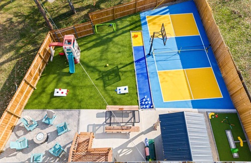 Shawnee Casa | Kansas Escape with Movie Room, Hot Tub, Mini Golf, Pickleball, Game Room & more!