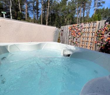 Blairgowrie Cabina | Kaoglen-Blossom-Hot tub-Cairngorms-Pet Friendly