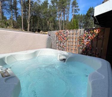 Blairgowrie Cabina | Kaoglen-Blossom-Hot tub-Cairngorms-Pet Friendly