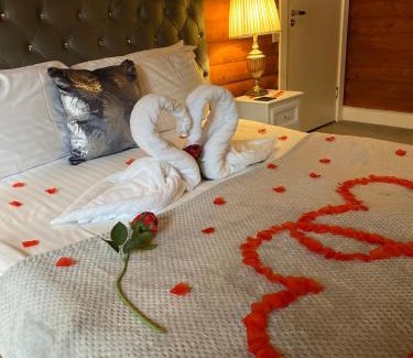 Blairgowrie Cabina | Kaoglen-Blossom-Hot tub-Cairngorms-Pet Friendly