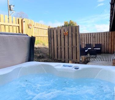 Blairgowrie Cabina | Kaoglen Squirrel Drey-Hot Tub-Pet Friendly-Perth