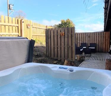 Blairgowrie Cabina | Kaoglen Squirrel Drey-Hot Tub-Pet Friendly-Perth