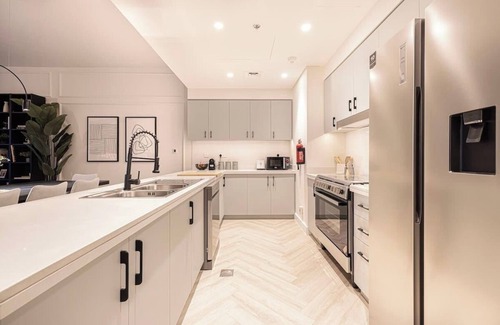 Trade Centre 1 Apartamento | Spacious 4-Bedroom Apartment with Full Fountain and Burj Khalifa Views - 10 min