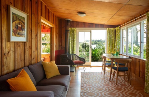 Mapua Casa | Bungalow rústico situado en un idílico paisaje rural.