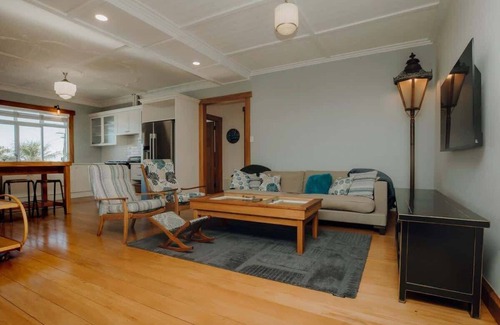Rewa Casa | Karamu Korner - 4 BR bungalow near Fitzroy Beach