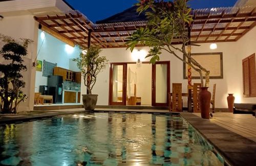 Mushroom Bay Hotel | Karang Island Villa