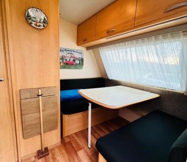 Pacejov Cabina | Karavan v březovém háječku