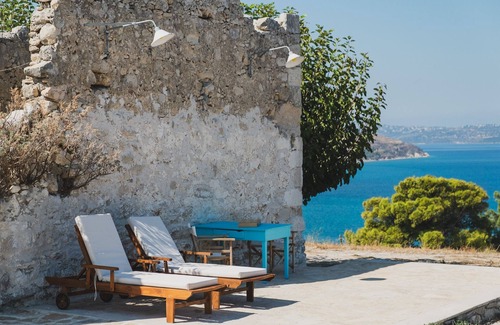 Kalyves Apartamento | Karavos View - A unique artists' hideaway Paradise