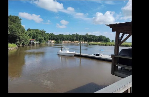 Darien Casa | Karen’s Cove Charming 2-bedroom house in terrific Darien with WiFi, AC