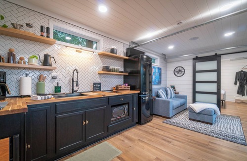 Clarkesville Cabina | KARGOHAUS - One of a Kind Shipping Container Getaway Near Helen ~ Dog Park!