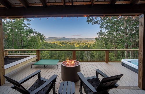 Clarkesville Cabina | KARGOHAUS - One of a Kind Shipping Container Getaway Near Helen ~ Dog Park!