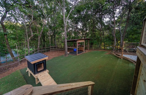 Clarkesville Cabina | KARGOHAUS - One of a Kind Shipping Container Getaway Near Helen ~ Dog Park!