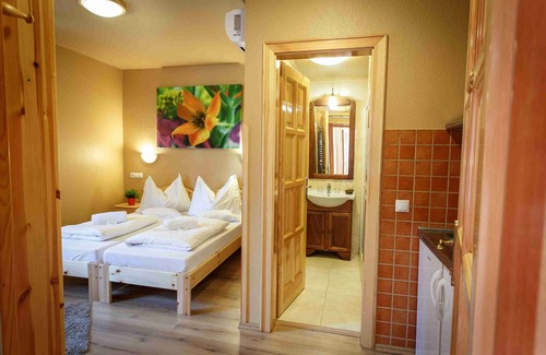 Ujpest Hotel | Karin Hotel