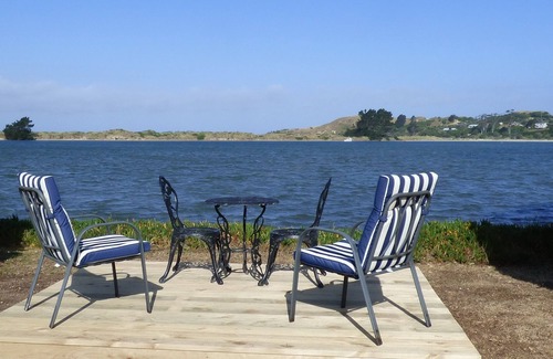 Karitane Apartamento | Karitane absolute-seaside self-contained family holiday studio, 2 adults, 2 kids