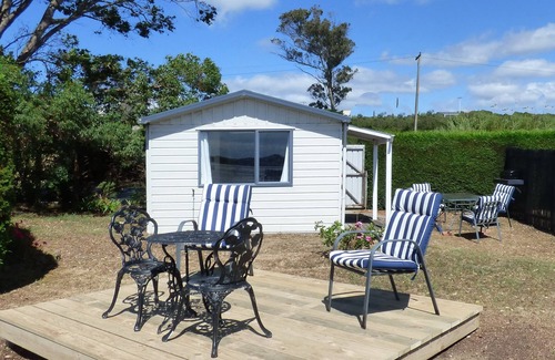 Karitane Apartamento | Karitane absolute-seaside self-contained family holiday studio, 2 adults, 2 kids