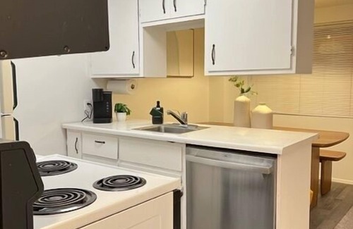 SeaTac Cabaña | Karmen's Lake Cottage A2