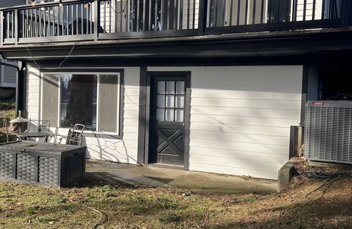 SeaTac Cabaña | Karmen's Lake Cottage A2