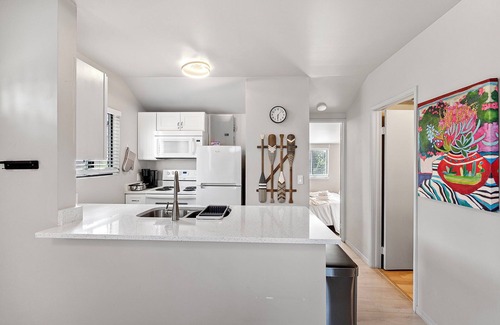 SeaTac Cabaña | Karmen’s Lake Cottage C