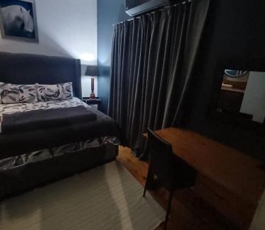Oudtshoorn Villa | Karoo Refresh Cheerful 2 Bedroom House