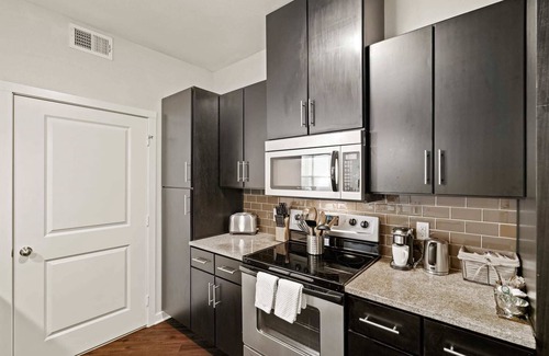 Northeast Dallas Apartamento | Kasa | Dallas | Designer 1BD/1BA Downtown Apartment