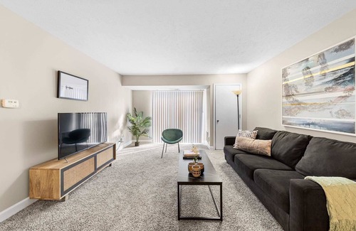 Northeast South Bend Apartamento | Kasa | Bright & Airy 2BD + Family Friendly | South Bend