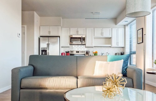 Lowry Hill East Apartamento | Kasa | Cozy 2 BD + Amenity Access | Minneapolis