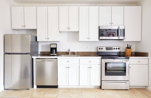 Del Ray Apartamento | Kasa Del Ray | Walkable Potomac Neighborhood, Full Studio | Alexandria