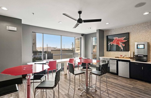 Northeast Dallas Apartamento | Kasa | Dallas | Exquisite 2BD/2BA Downtown Apartment