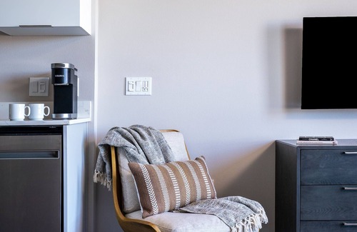 Reno/Tahoe Airport Apartamento | Kasa | Modern Studio + Pool Access | Reno