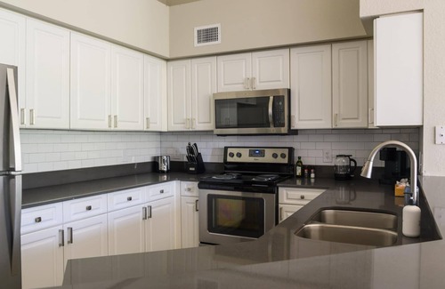Wellington Apartamento | Kasa | Traditional 2BD + Private Balcony | Wellington