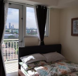 Ugong Apartamento | Kasara Urban Resort Elly's Pad with balcony