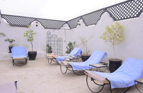 Kasbah Casa | "Kasbah de Jade", Maison d'hôtes avec piscine chauffée, jacuzzi, service hôtelier, exclusivité possible !