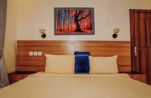 Alimosho Hotel | Kashvalley Hotel and Suites