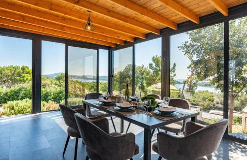 Cove Murtar Casa | KastHouse Yellow by Vellaris, Luxury Mobile Home