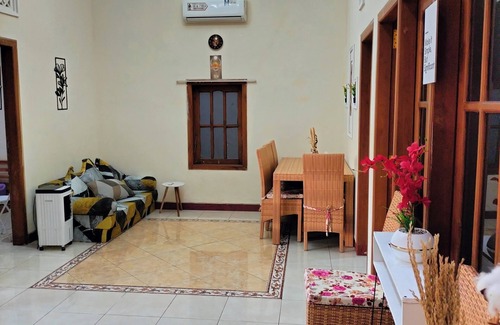 Madiun Casa | Kaswari Home-entire cozy home, close to Aston, PSC, Sleko & famous attractions.