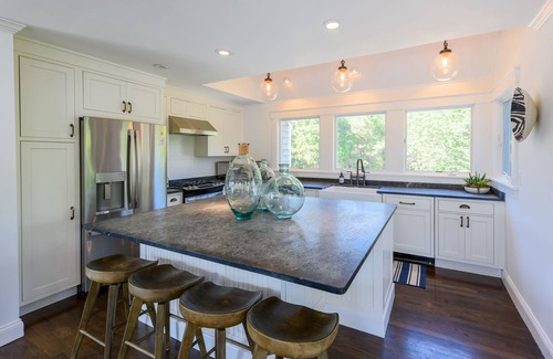 Katama Casa | Katama Luxury-5 BR Home w/Pool, Hot Tub, FirePit & Bocce Court near South Beach