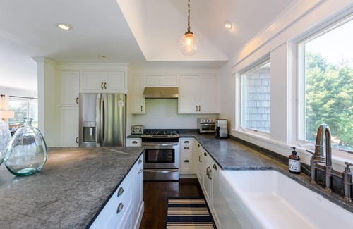 Katama Casa | Katama Luxury-5 BR Home w/Pool, Hot Tub, FirePit & Bocce Court near South Beach